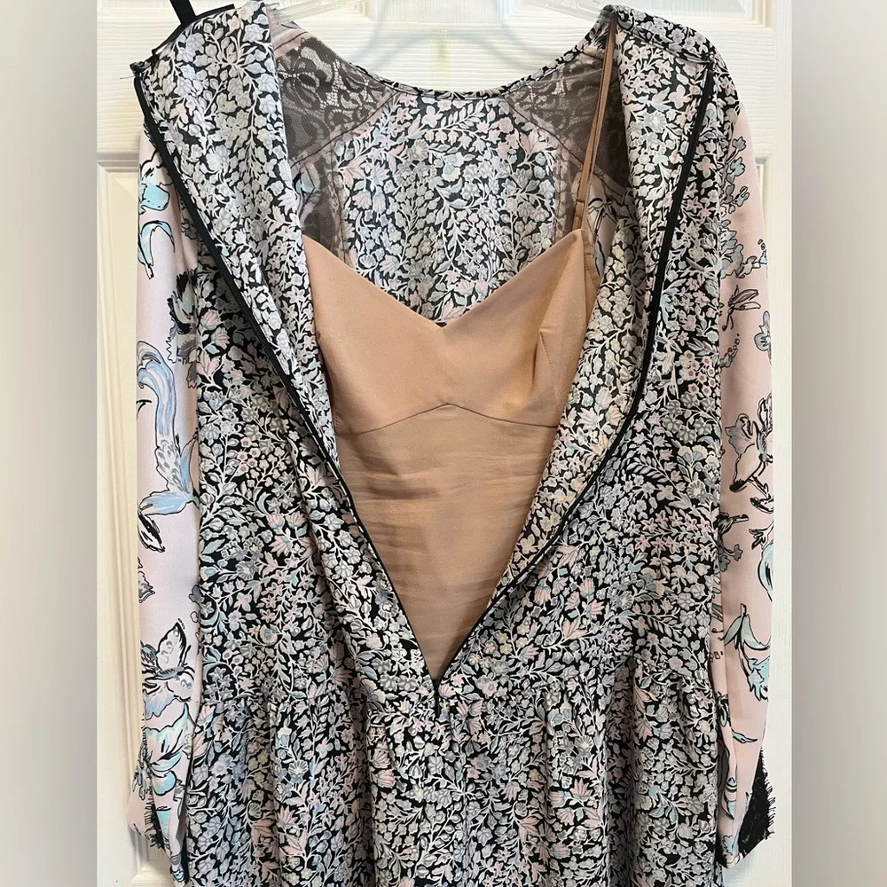 BCBGMaxAzria  Bryanne tunic purple floral  dress in Lilac/Black, size S - Picture 7 of 14